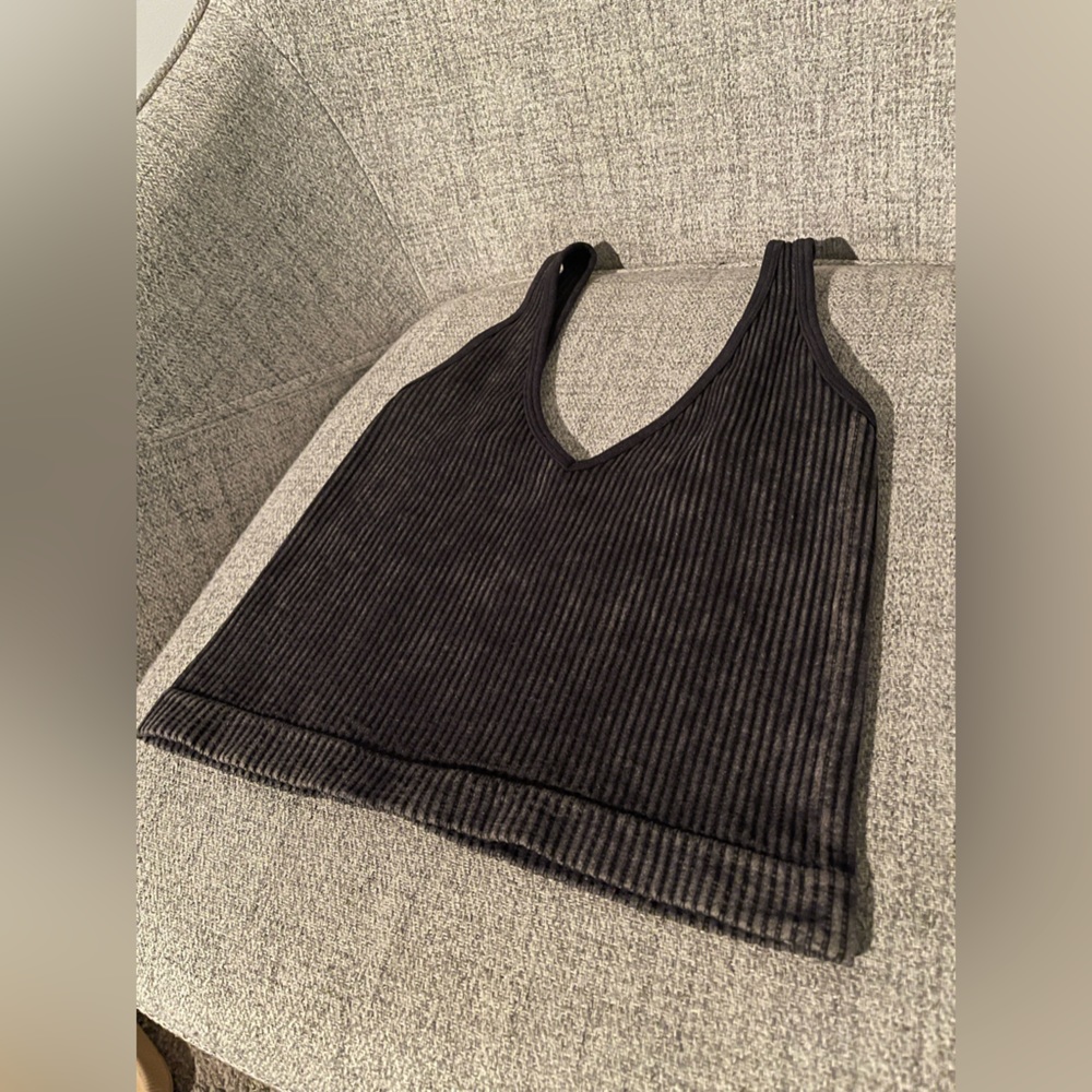Charcoal crop tank. Size S.